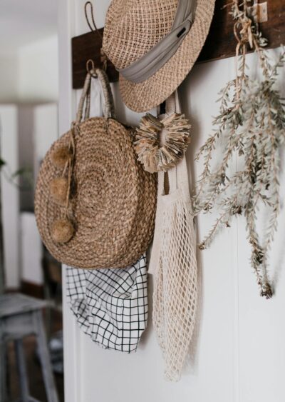 Cozy arrangement of straw hats and bags, perfect for rustic decor inspiration.